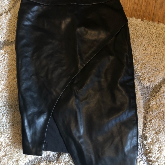 Blaque Label Sculptural Faux-Leather Skirt - Picture 2 of 4